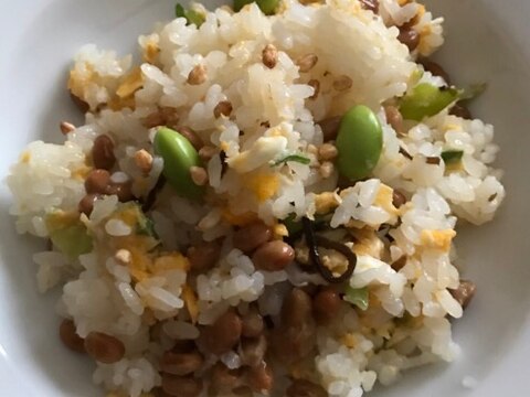 枝豆と塩昆布のバター納豆チャーハン